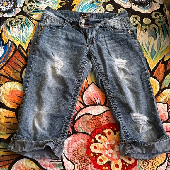 Angel Capris - Picture 2 of 3